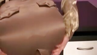 Sarışın bir horoz lezbiyen strapon sex izle ile eğleniyor,