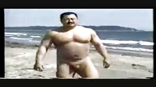 Bir salıncakta lezbiyenler sert bir melez mastürbasyon