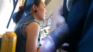 Sarah Jessie oral seks lezbian pornosu seviyor,